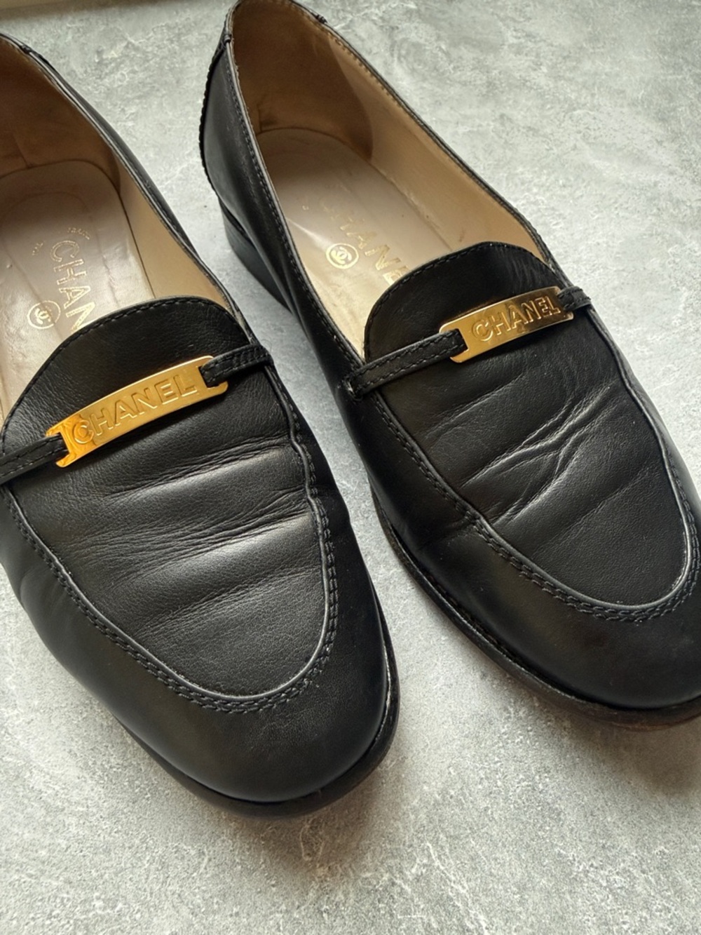 CHANEL Black Leather Loafers with Gold plate flats 38 - Picture 9 of 10
